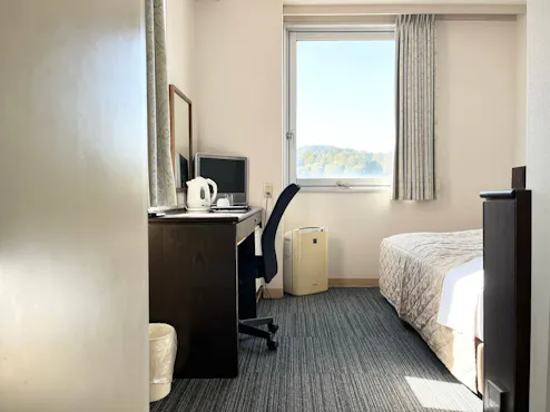 ห้องเดี่ยวที่กว้างขวางเล็กน้อย