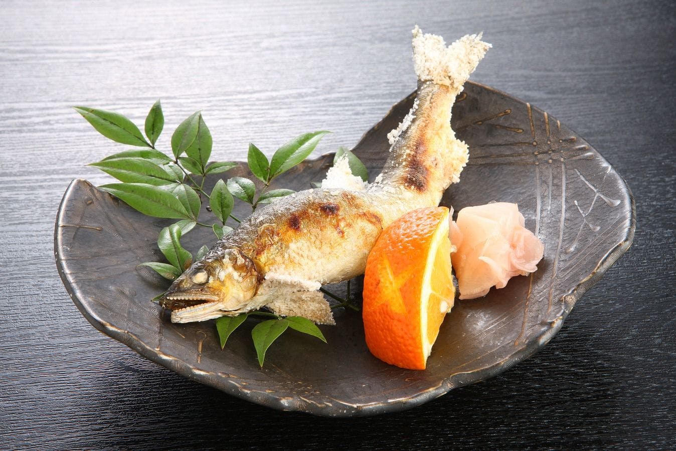 ปลาย่างเกลือธรรมชาติจากแม่น้ำชิมันโตะ