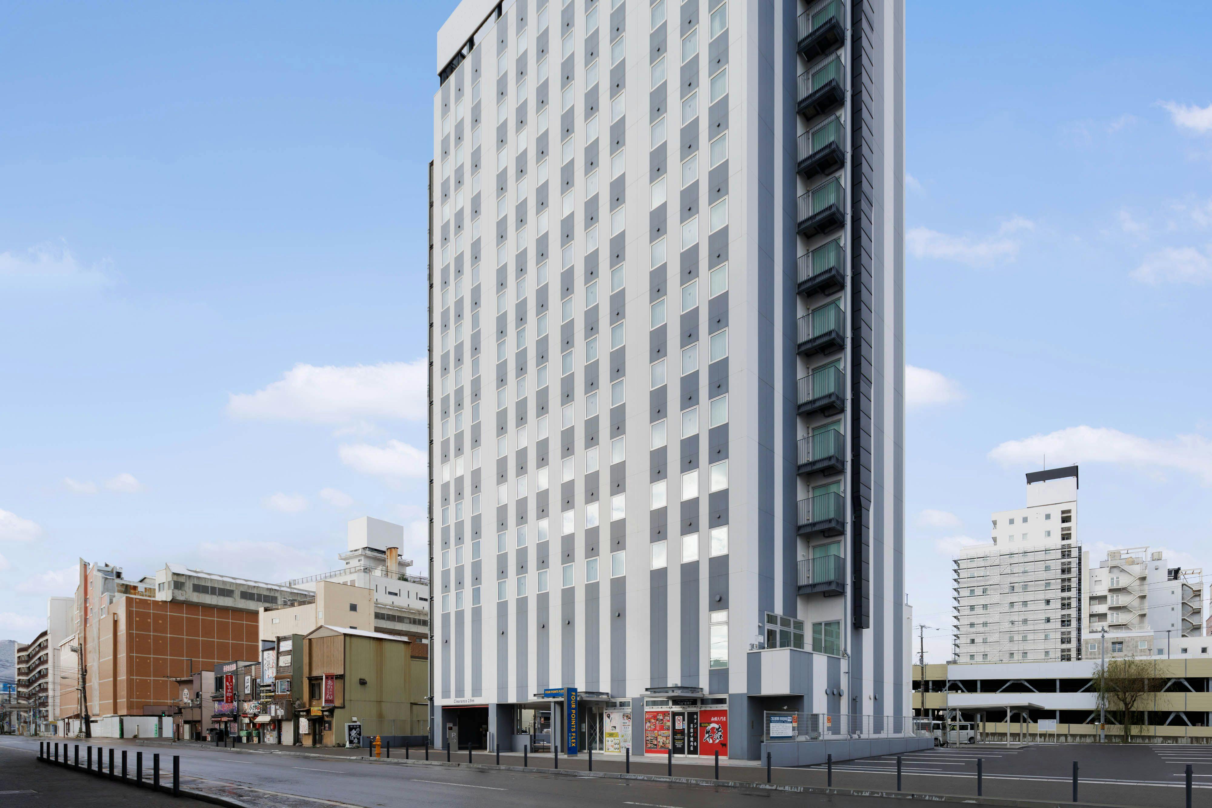 ภายนอก (กลางวัน)