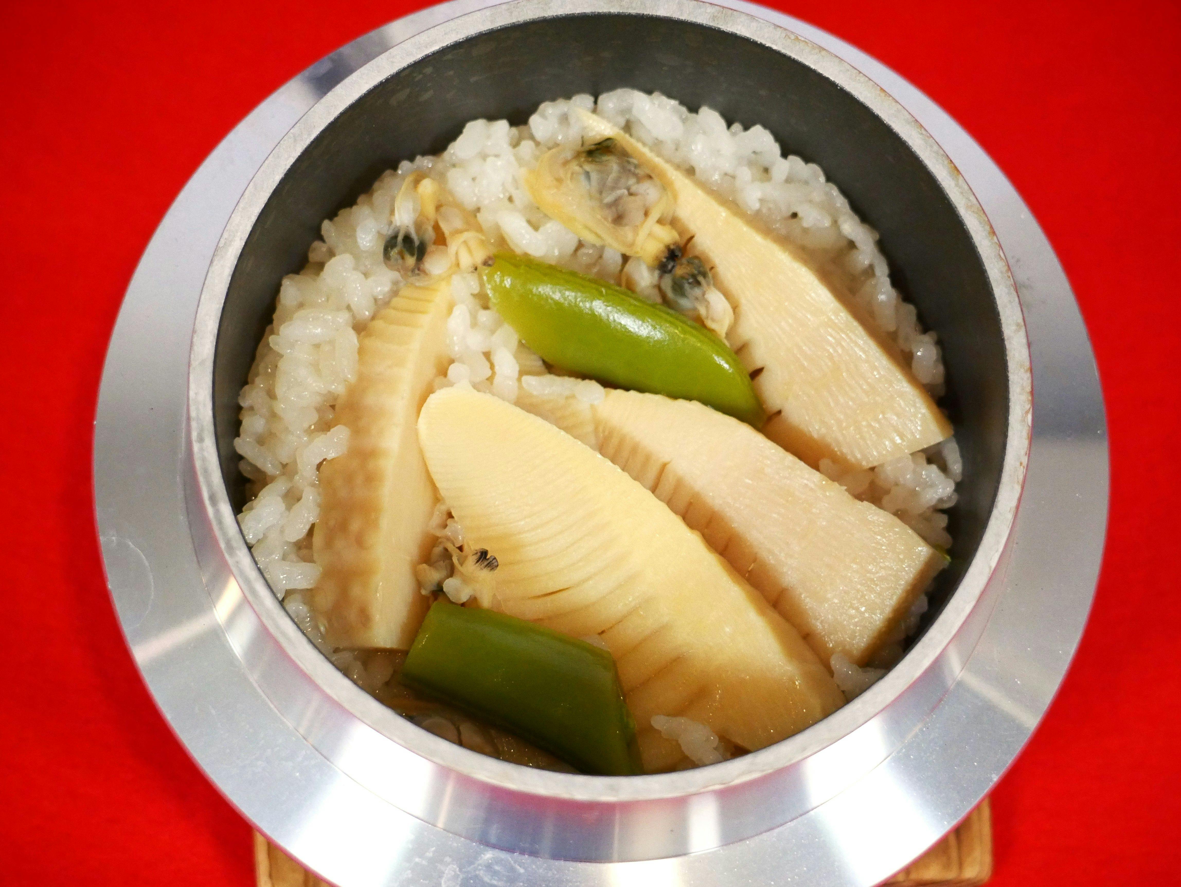 แผนพิเศษช่วงเดือนเมษายน–มิถุนายน ข้าวอบหม้อดินใส่หน่อไม้