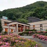 ผ่อนคลายในน้ำพุร้อนของที่พักที่ล้อมรอบด้วยธรรมชาติอันงดงาม♪