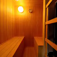 ห้องซาวน่าตกแต่งด้วยไม้ฮิโนกิพิเศษสำหรับเอเดน