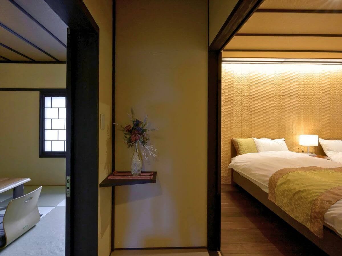 ห้องเสื่อทาทามิ 8 เสื่อ + ห้องนอน + ห้องน้ำ/ห้องล้างหน้า