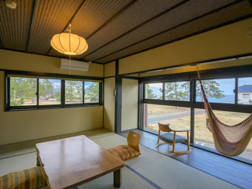 โปรดผ่อนคลายในห้องสไตล์ญี่ปุ่นที่กว้างขวางพร้อมชมวิวทะเล