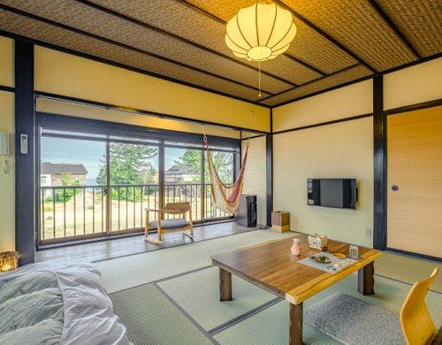 日本海を眺めながらハンモックに揺られて