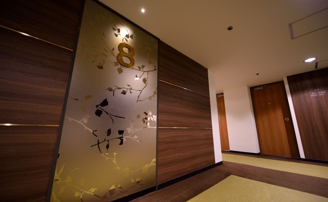 พื้นที่ส่วนกลางที่ให้ความรู้สึกอบอุ่นด้วยสไตล์ไม้.