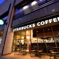 ที่ชั้น 1 มีร้านสตาร์บัคส์คอฟฟี่