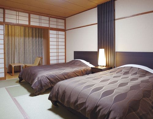 【禁煙】和ベッド（2名定員　10畳+広縁）