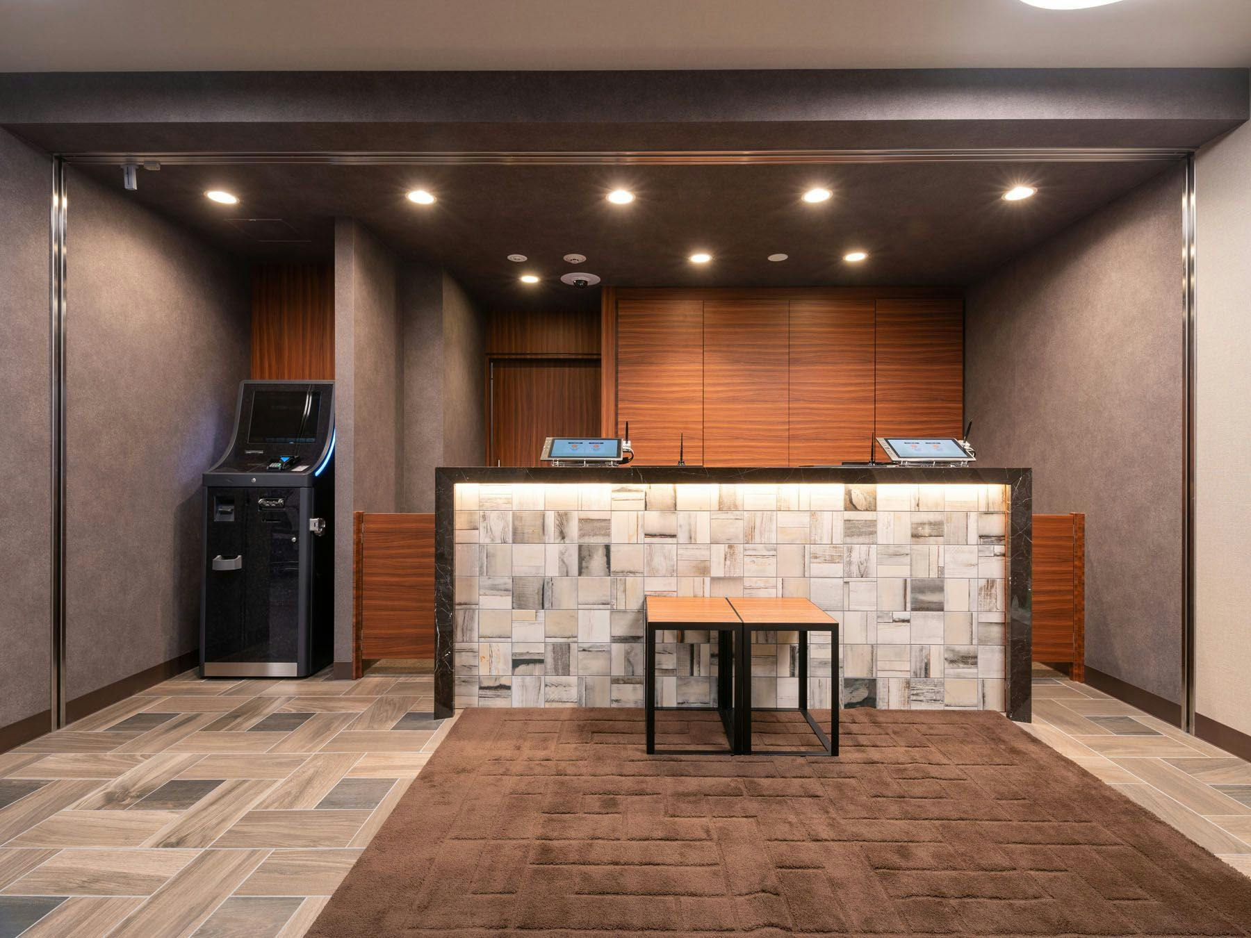 Kami akan menyambut anda di kaunter daftar masuk.