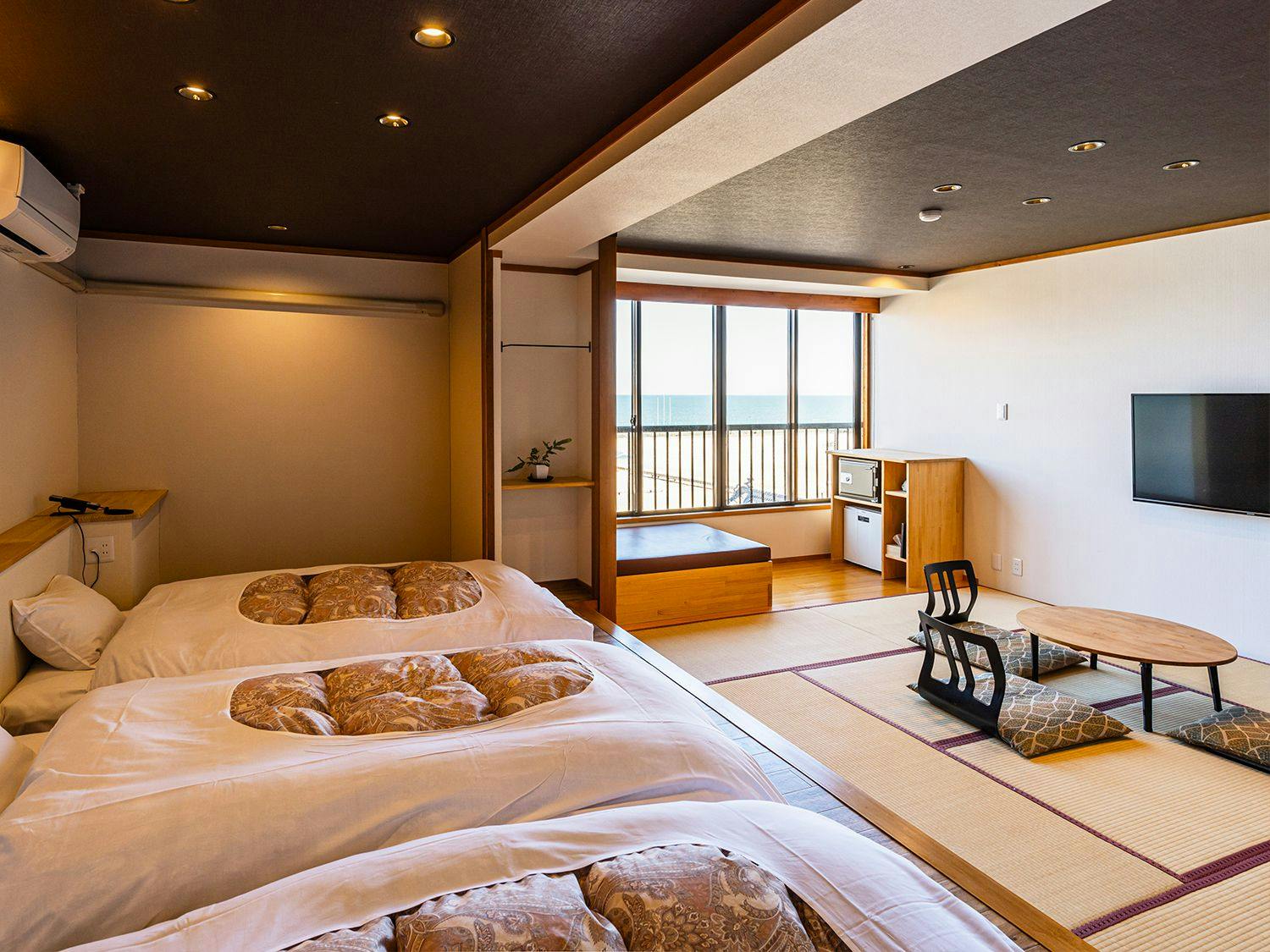 Tsuru-so Inn: Takezaki Crab and Japanese Sake