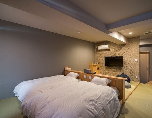 白を基調にした露天風呂付客室