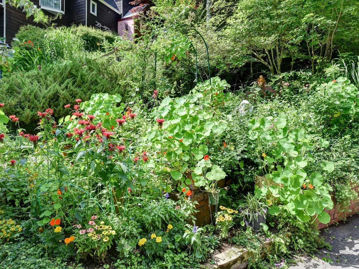 การจัดสวนที่ลานจอดรถ