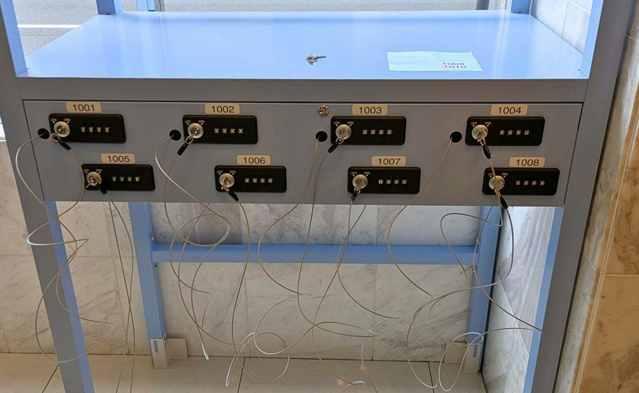セルフロッカー（8台_宿泊者専用無料）
