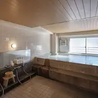 ห้องอาบน้ำสาธารณะขนาดใหญ่ที่ทำจากไม้ฮิโนกิ