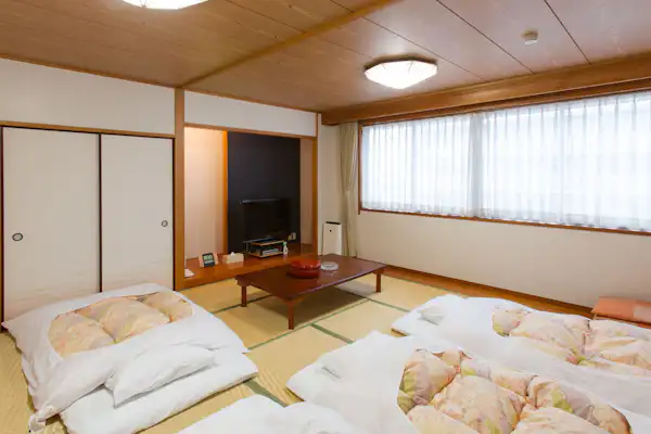 ห้องสไตล์ญี่ปุ่น 12.5 เสื่อทาทามิ (สูงสุด 6 ท่าน)