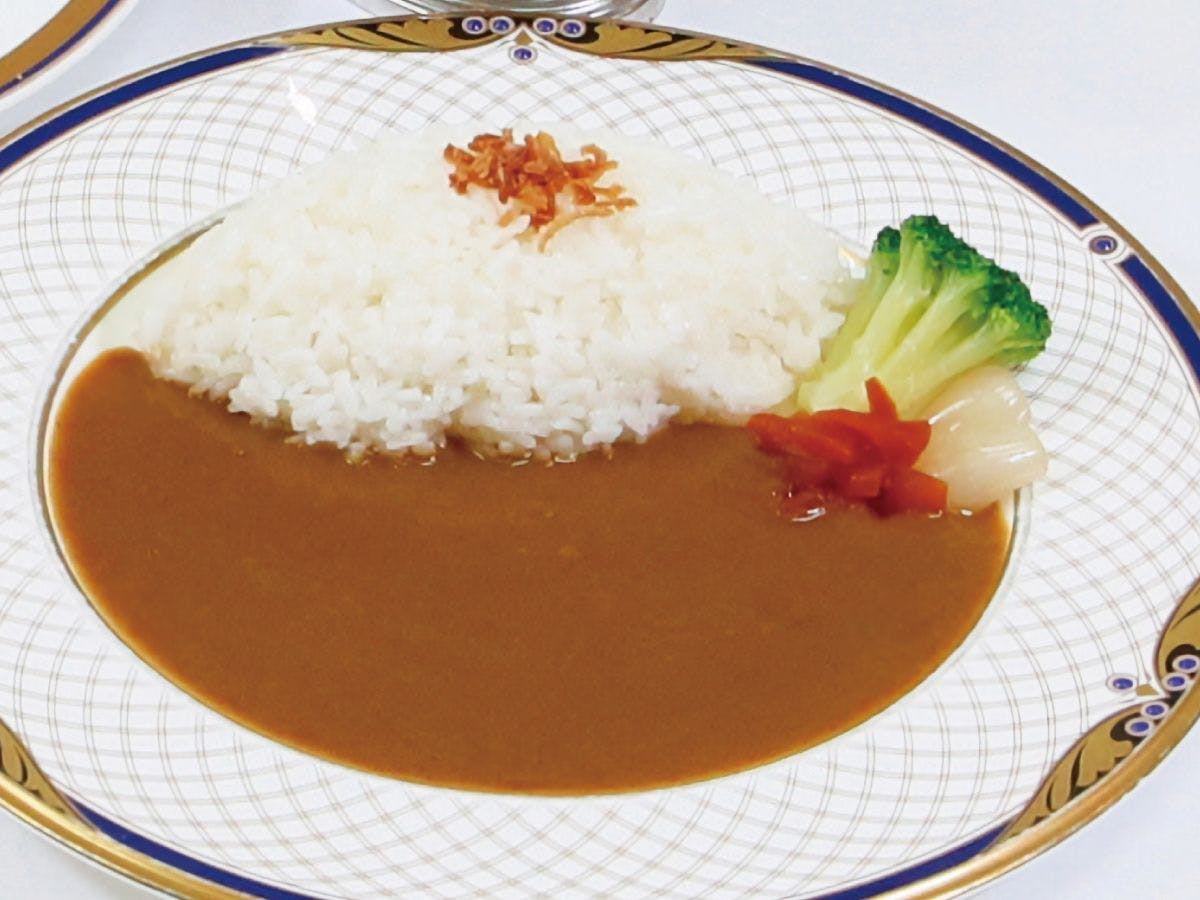 สลัดและแกงกะหรี่สูตรต้นตำรับของเชฟสามารถรับประทานได้ไม่อั้น