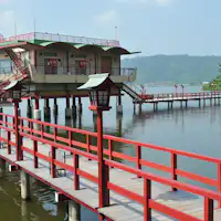 เส้นทางชมบ่อน้ำพุร้อนริมทะเลสาบ