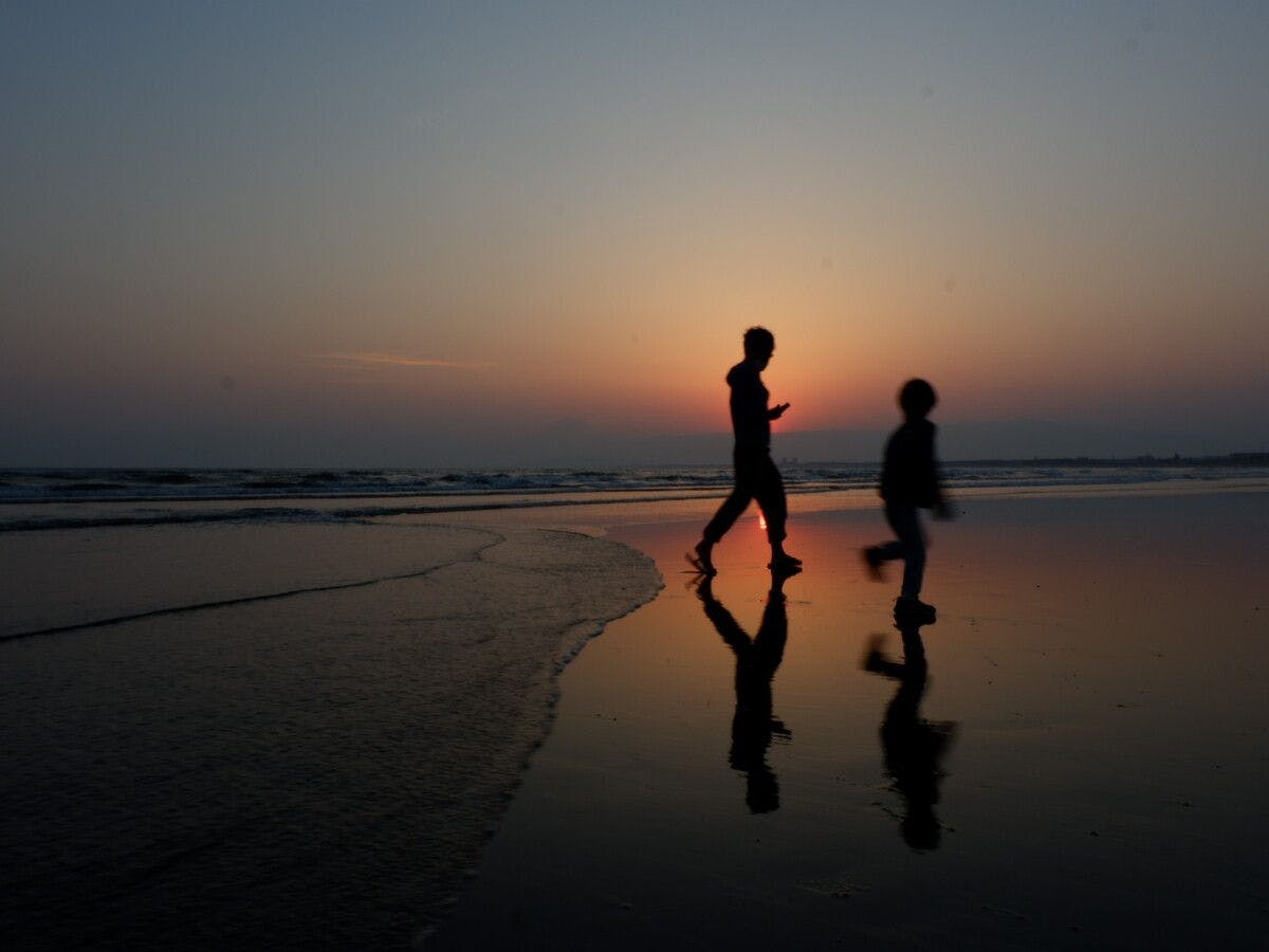 พระอาทิตย์ตกและพ่อแม่ลูก