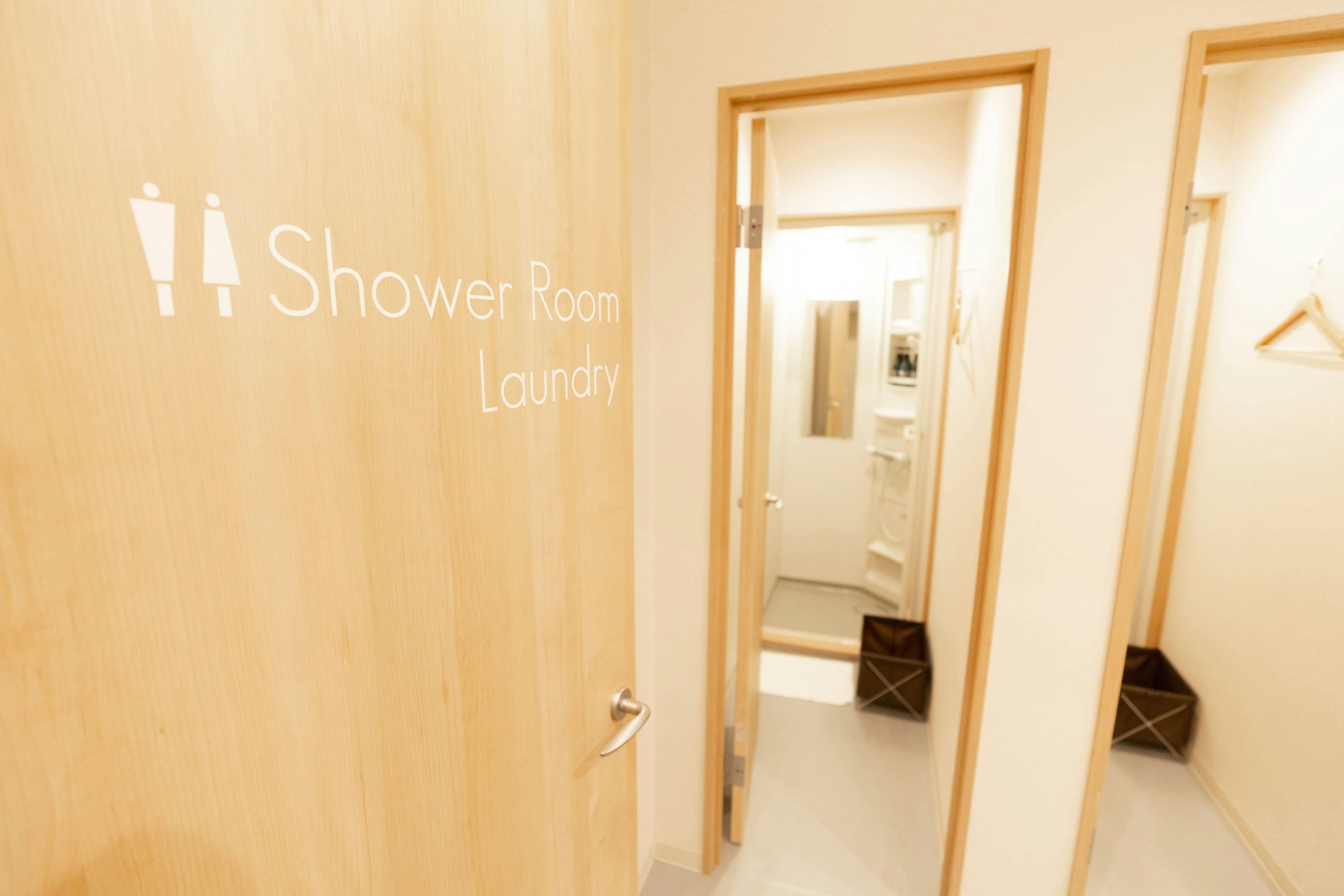 ห้องอาบน้ำฝักบัวเปิดให้บริการตลอด 24 ชั่วโมง