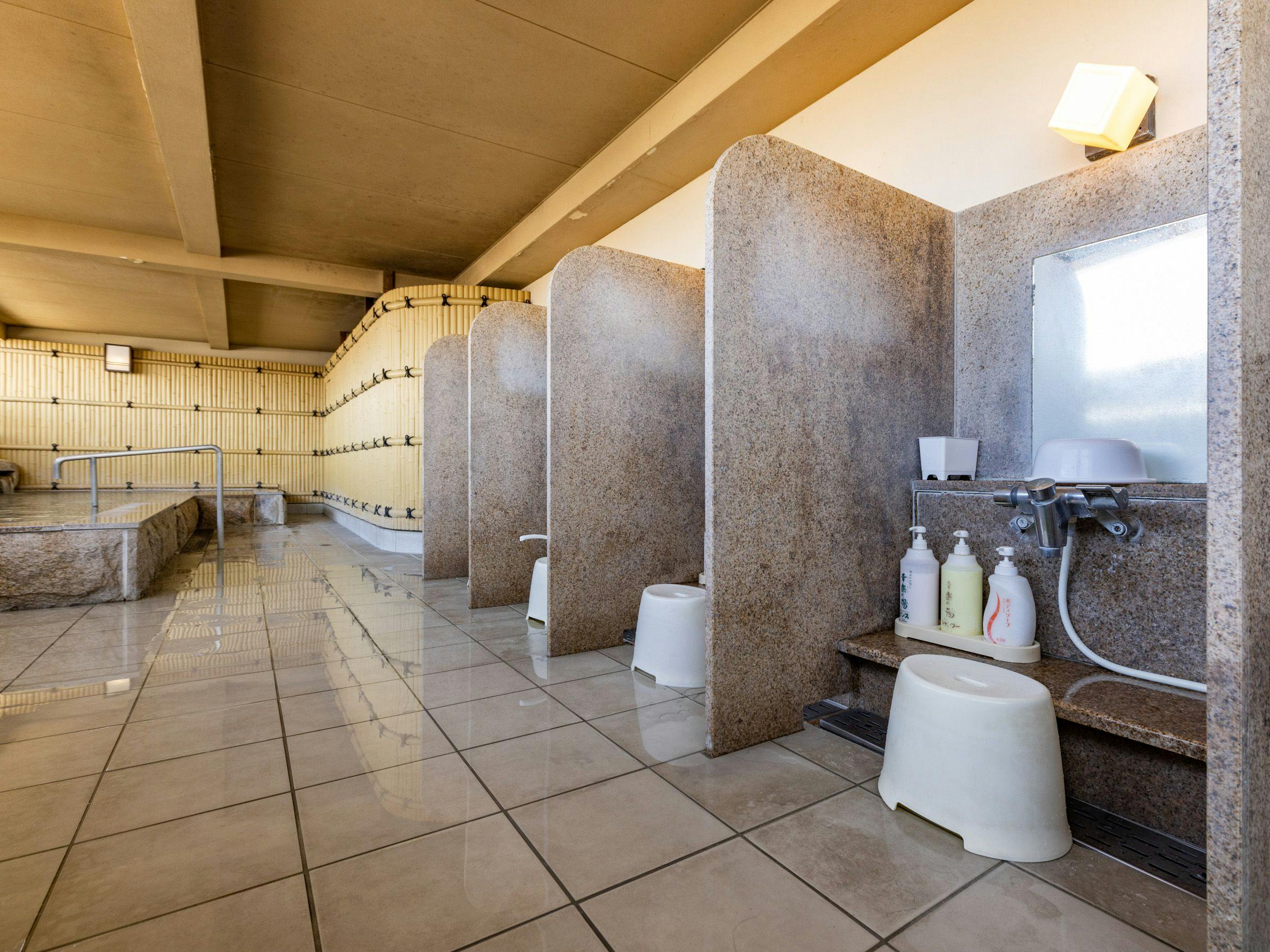 บ่อน้ำพุร้อนกลางแจ้ง