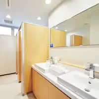 Toilet tersedia di setiap lantai.