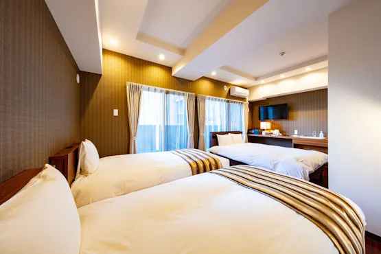 ห้องพักแบบสามคนราคาประหยัดสไตล์รีสอร์ทเอเชีย