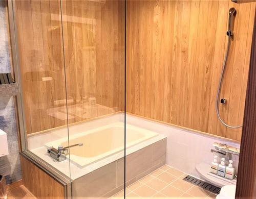 貴賓室の寝室　広々ベッドで快適なお休みを