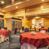 ห้องอาหารหลัก "ริเวอร์ไซด์"