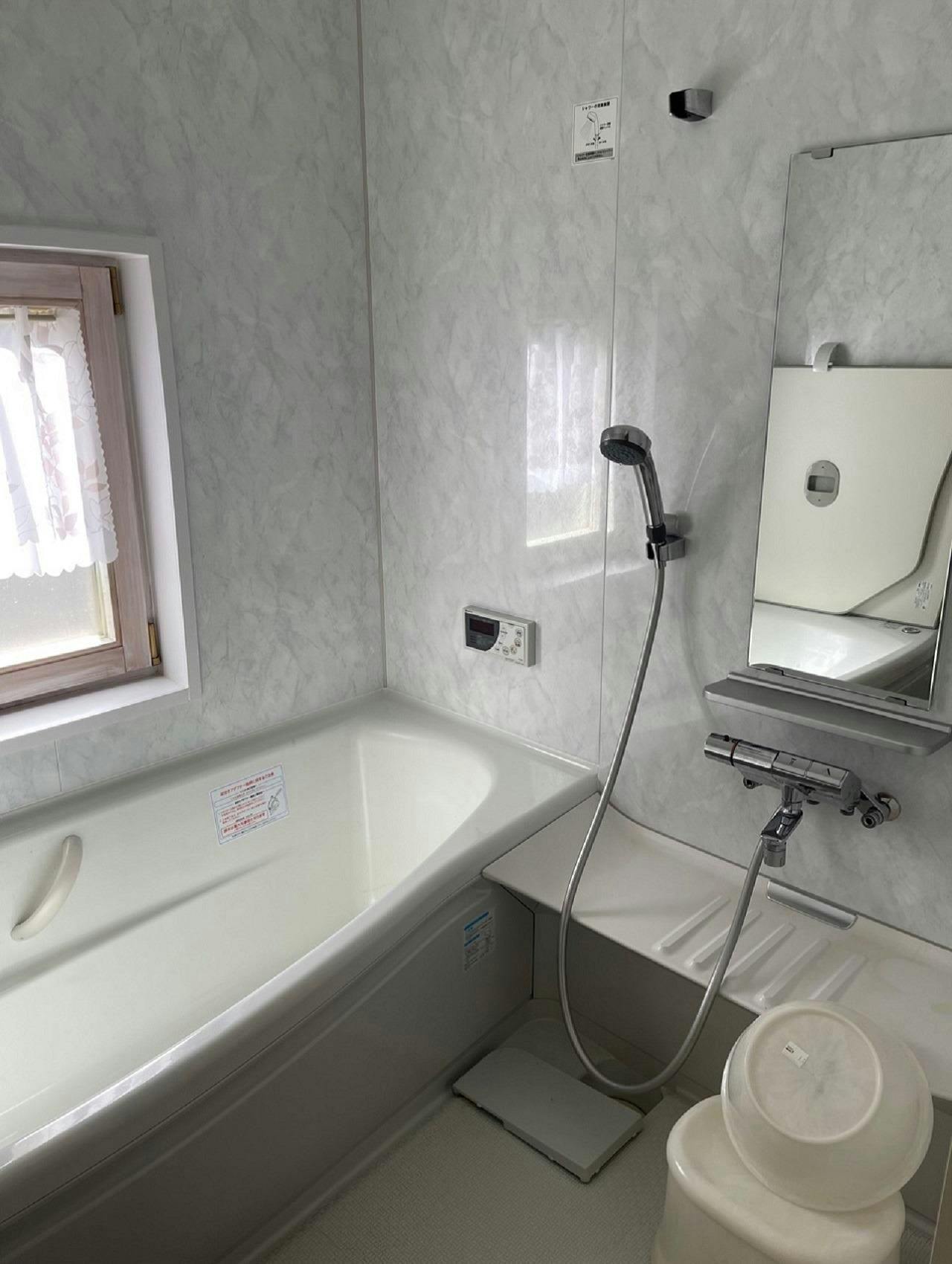 กระท่อมไม้ซุงพร้อมห้องน้ำ