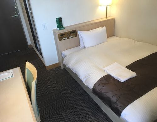 シングルルーム　デスク周辺