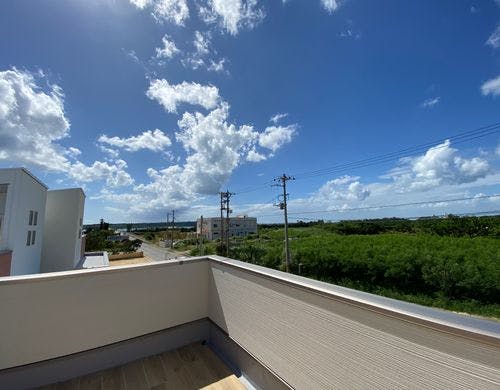 宮古ブルーの海と来間島が