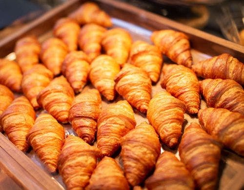 毎朝ホテルで焼き上げる焼きたてパン。