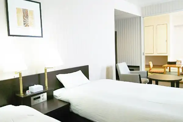 ห้องพักสไตล์ญี่ปุ่นและตะวันตก พร้อมเตียงและฟูก