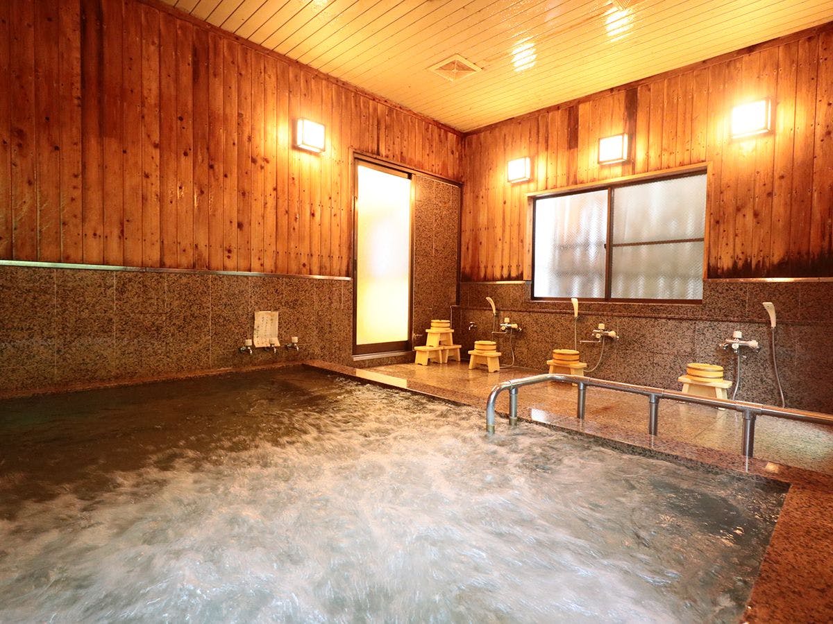 Kamar mandi ● Khusus wanita