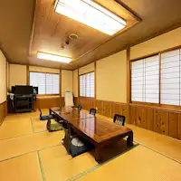 Ruang perjamuan kecil di dalam gedung