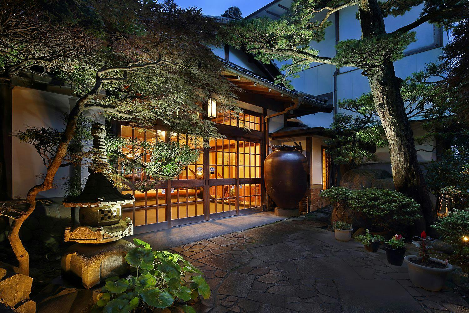 Atami Onsen Sakuraya Ryokan
