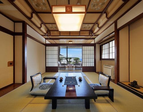 【漆宝閣・ケヤキ造り純和風客室】