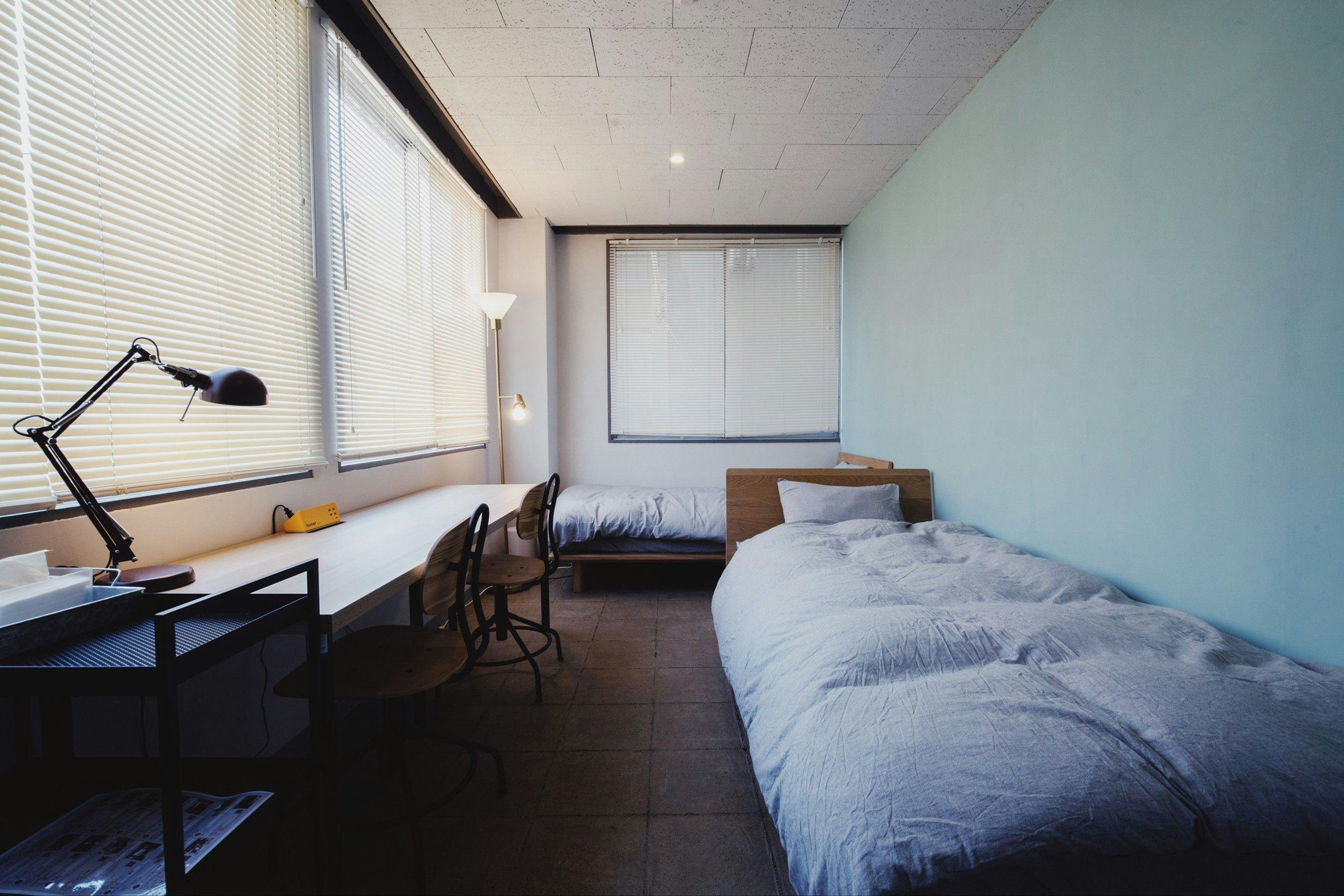 ห้องพักเตียงคู่ที่มีแสงสว่างดี