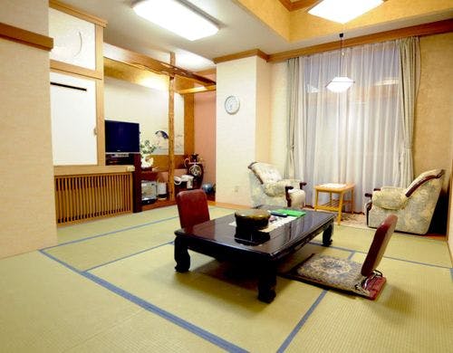 :: 天然温泉付き 贅沢和室 ::