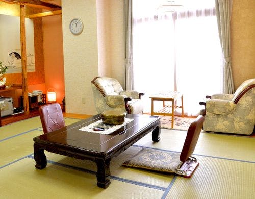 :: 天然温泉付き 贅沢和室 ::