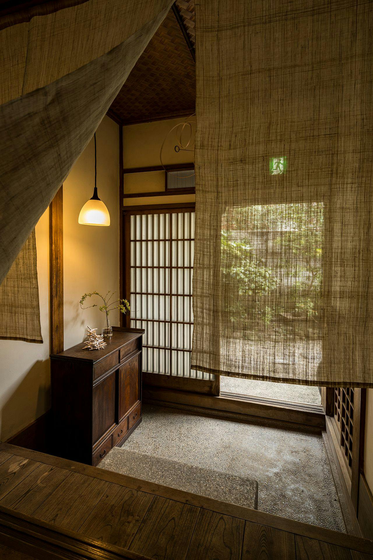 ทางเข้าที่มองจากภายใน