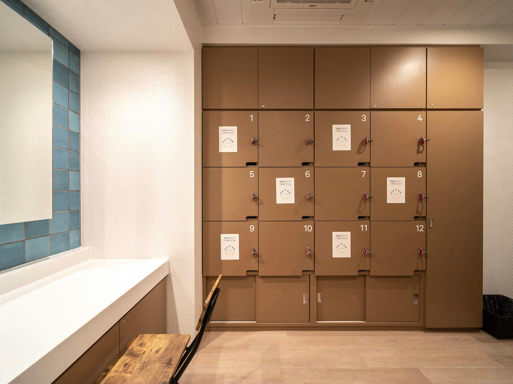 โปรดใช้บริการอย่างมั่นใจด้วยล็อกเกอร์ที่เว้นระยะห่าง