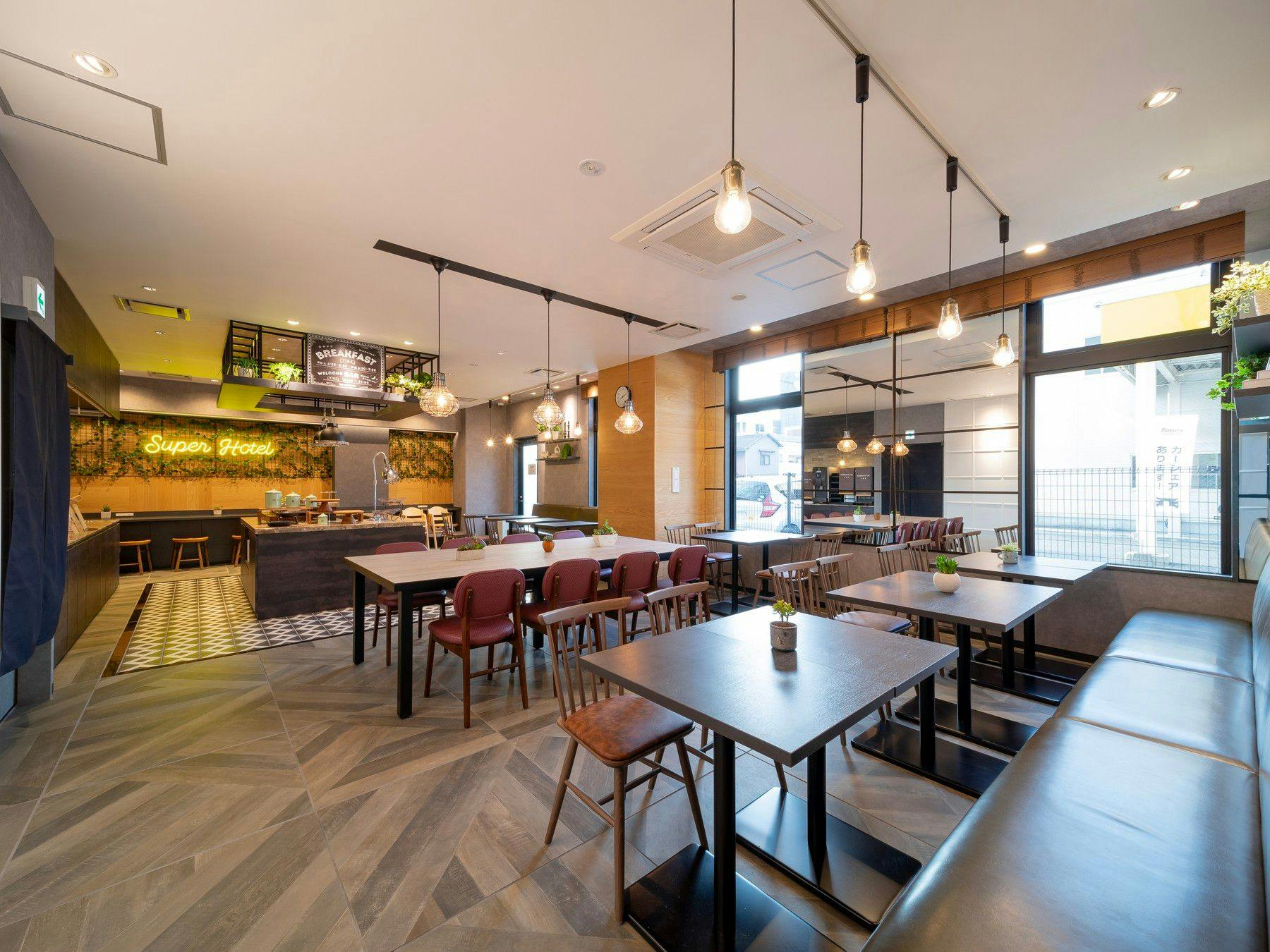 ในตอนเช้าเป็นสถานที่ให้บริการอาหารเช้า