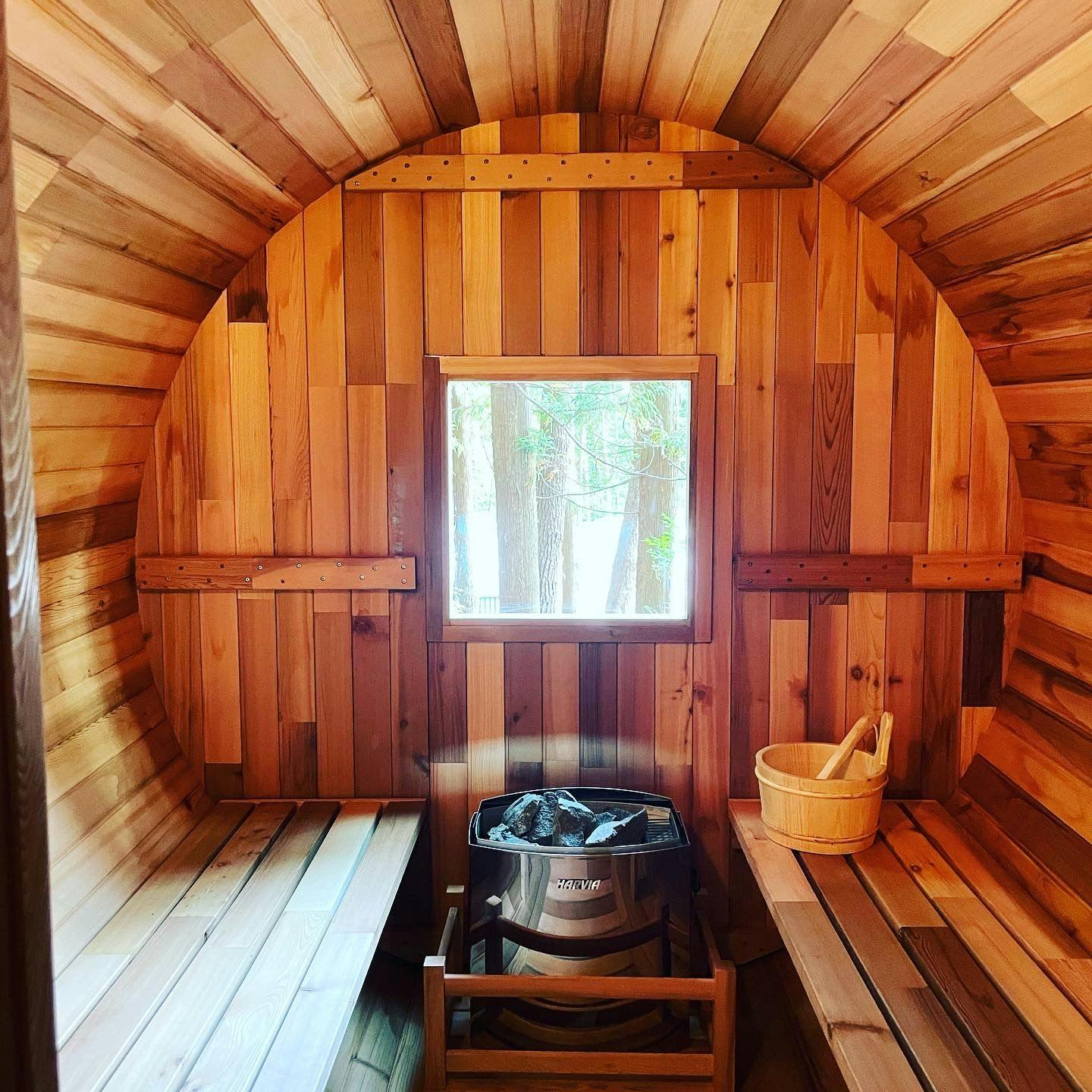 ภาพถ่ายภายในของซาวน่าบาร์เรล