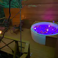 Refresh your body and mind with an open-air jacuzzi!