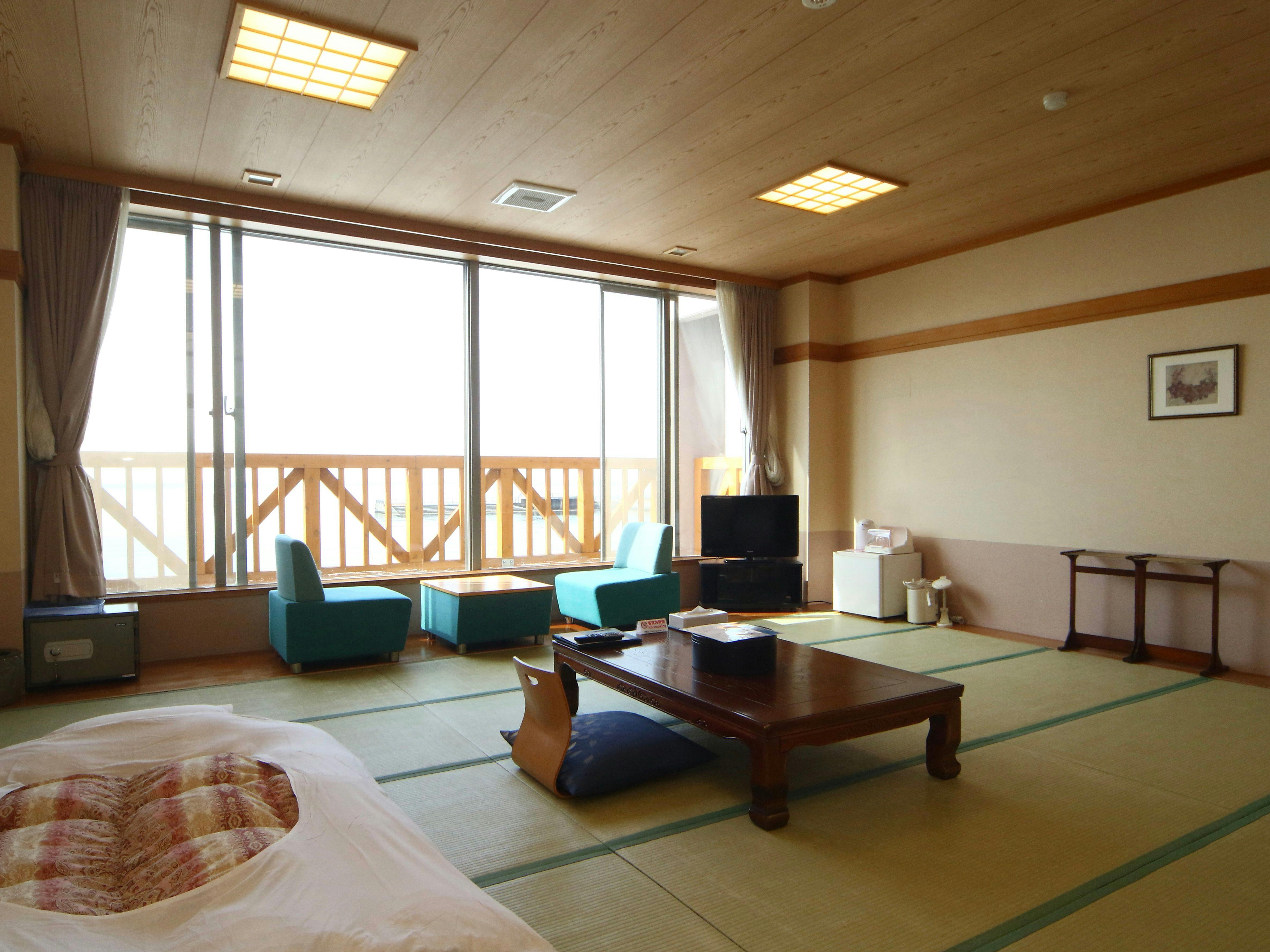 Kamar bergaya Jepang 18 tatami, cocok untuk perjalanan keluarga.