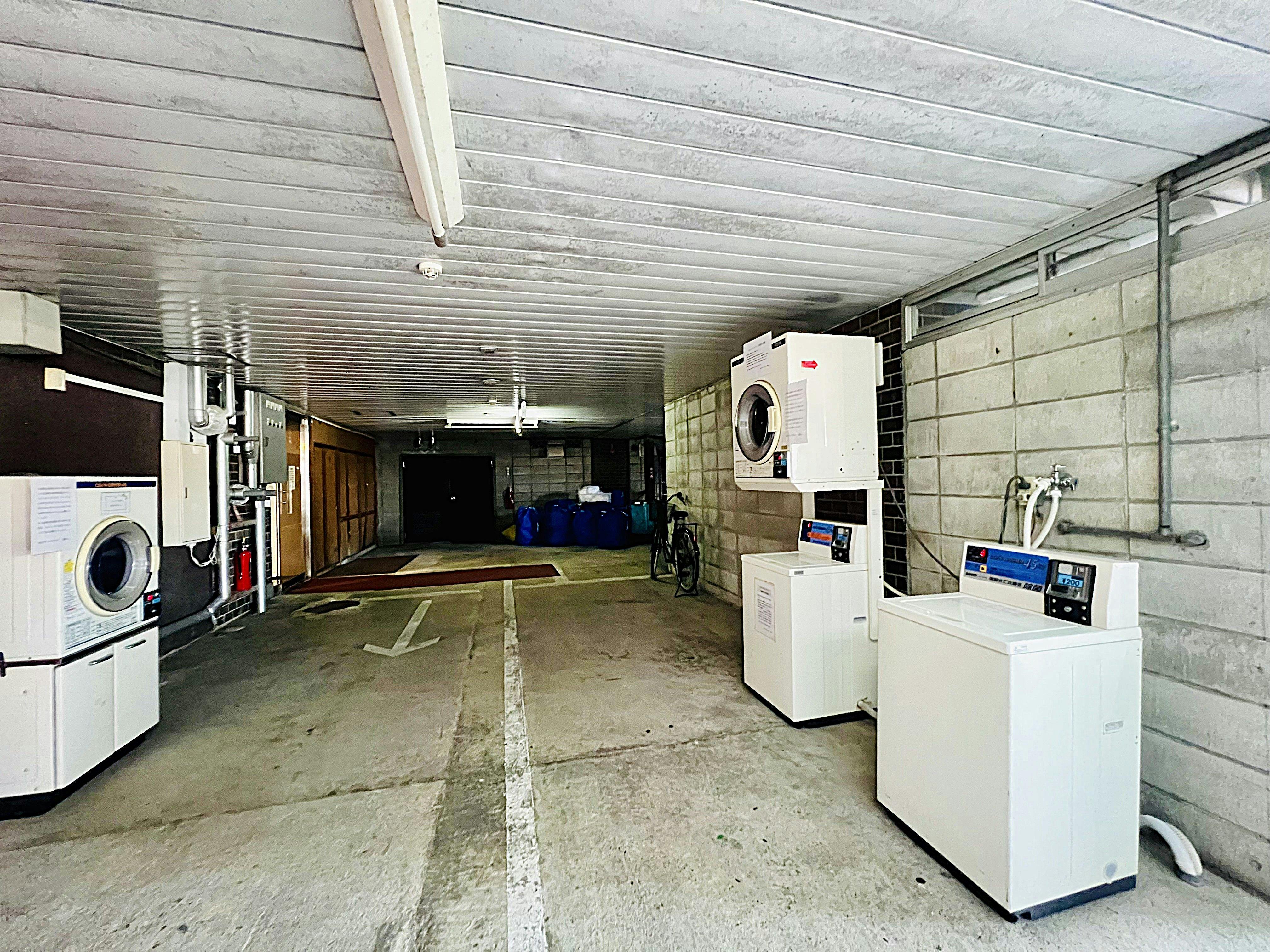 Coin laundry (Main building, 1st floor premises)