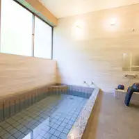 ห้องอาบน้ำเปิดถึง 23:00 สามารถใช้ฝักบัวได้ตลอด 24 ชั่วโมง