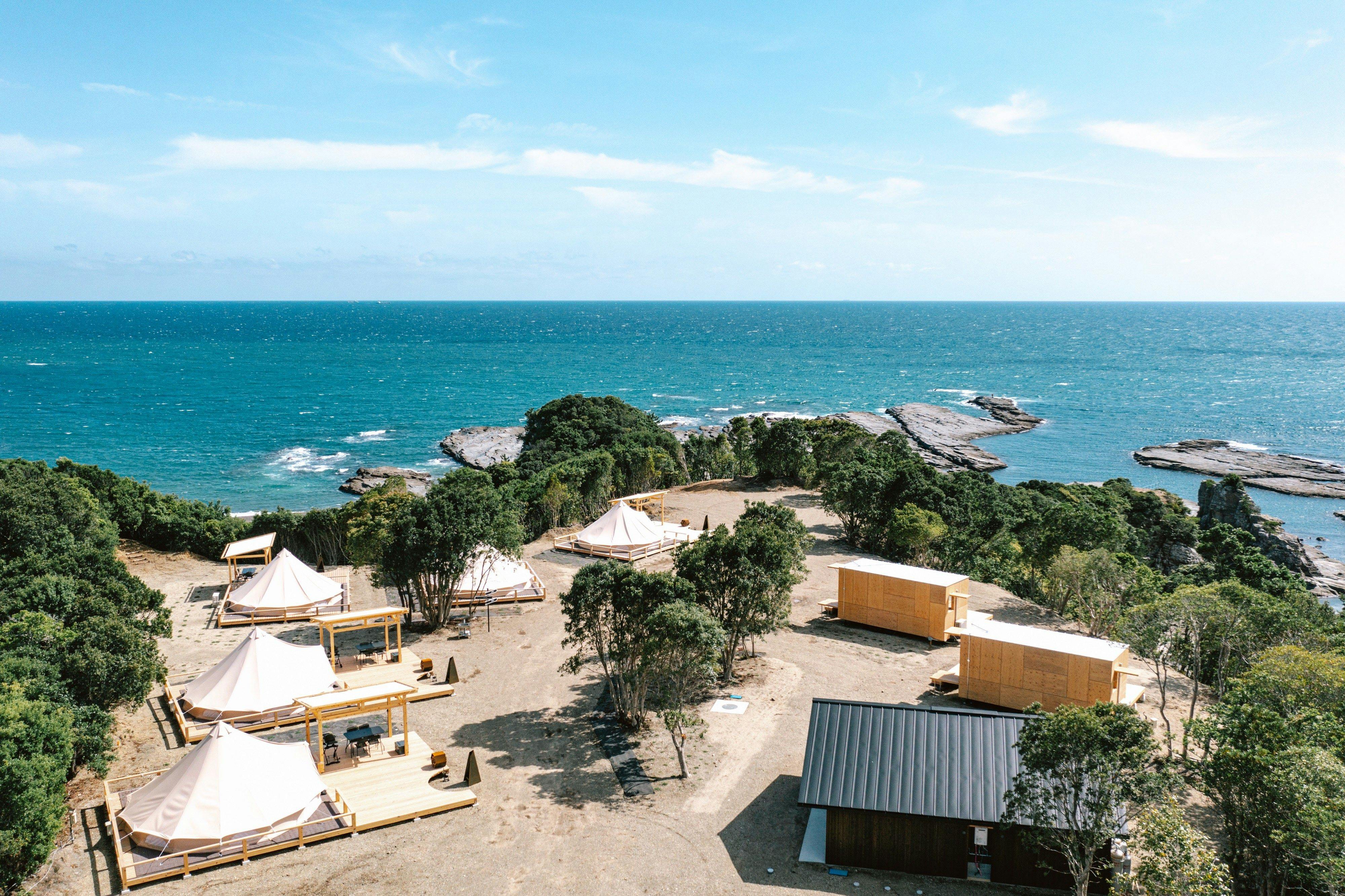 Ｉｎ　ｔｈｅ　Ｏｕｔｄｏｏｒ　白浜志原海岸 施設全景