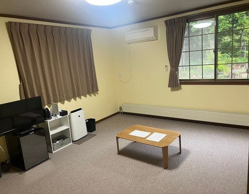 洋室カーペット部屋（10畳）地下階